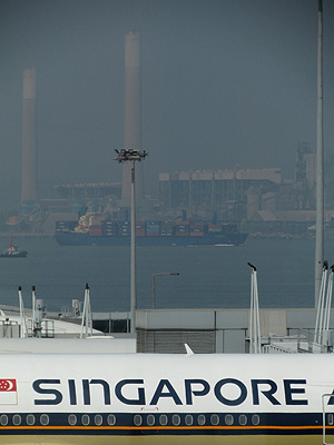Haze - Hong Kong Airport - 3 February 2011 - 13:20