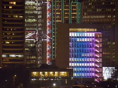Hong Kong Central - 1 April 2010 - 20:45