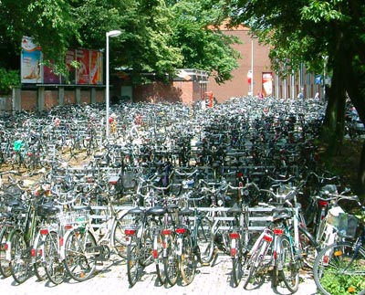 Stadt in der es einen See mit komischen Namen gibt