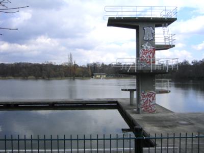 Am Woog (stadtmittiger Entenundmenschenschwimmteich).